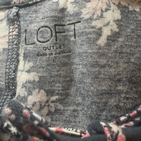 Loft Short Sleeve 2 Top Bundle Size Large. Green Eyelet & Grey Floral Top - Picture 9 of 11